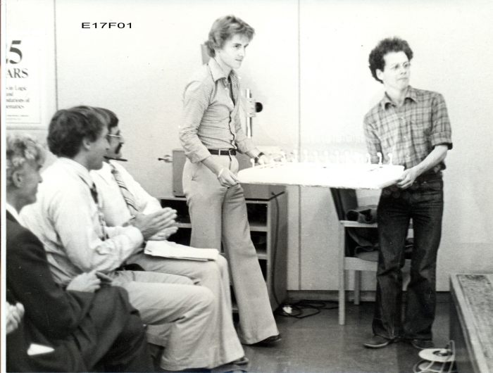 E17F01.jpg